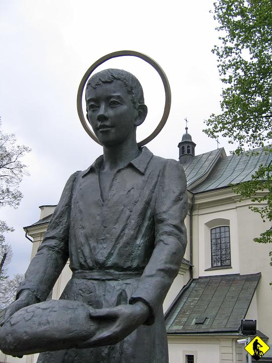 fot 009.jpg - Każdy dyżurny meteorolog zapowiadał mi z nieba duże lanie 2 maja. Postanowiłem podjąć takowe ryzyko. Korzystając z tego, że familia mieszka 65km od Dukli, rower zabrał się z nami na dachu.